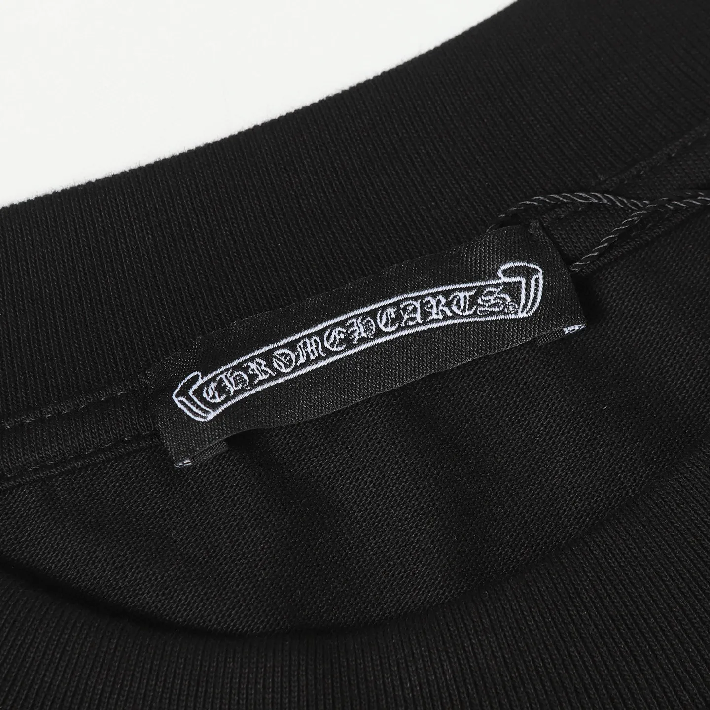 🅿️180 Chrome hearte/Chrome heart ch 25ss early spring Sanskrit horseshoe foam printed short-sleeved T-shirt. A must-have item for daily commuting for men and women in light luxury. The correct version is welcome to compare. Detailed features: ·280g 100% cotton double yarn jersey fabric. ·Special thickened 32 pieces of double-strand 1x1 thread in the same vat. ·Double-needle stitching process. ·Original main mark washed hangtag. Color: black white Size: XS-L